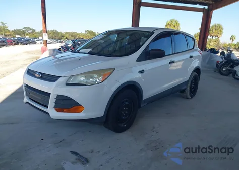 2013 Ford Escape S z USA, uszkodzony, nr VIN 1FMCU0F77DUD07665